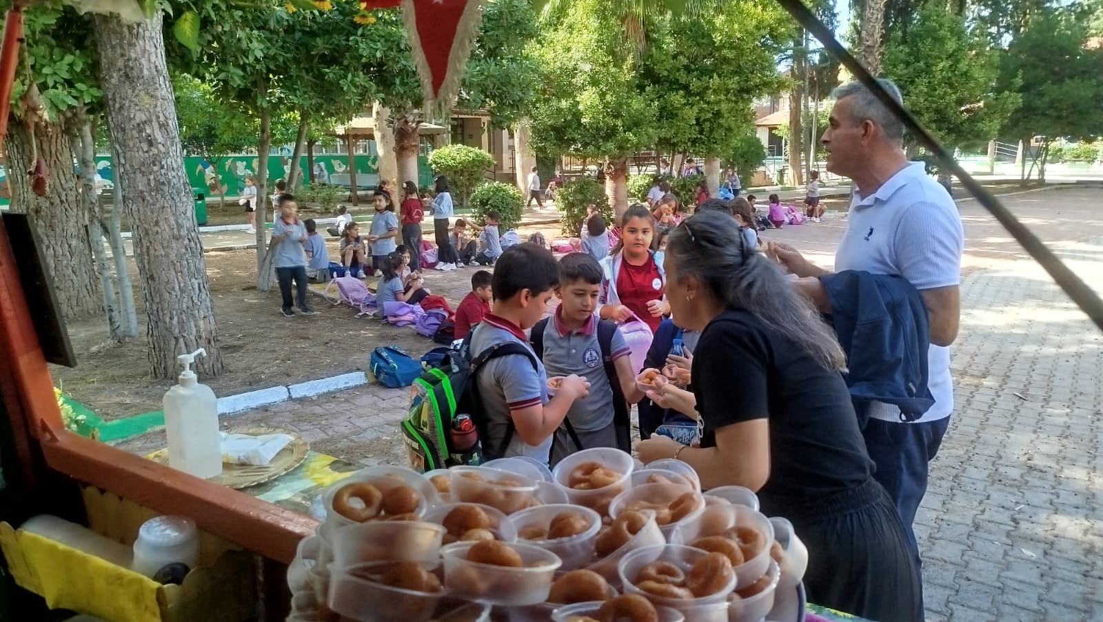 Cami ve Mahalle Sakinlerine İkram